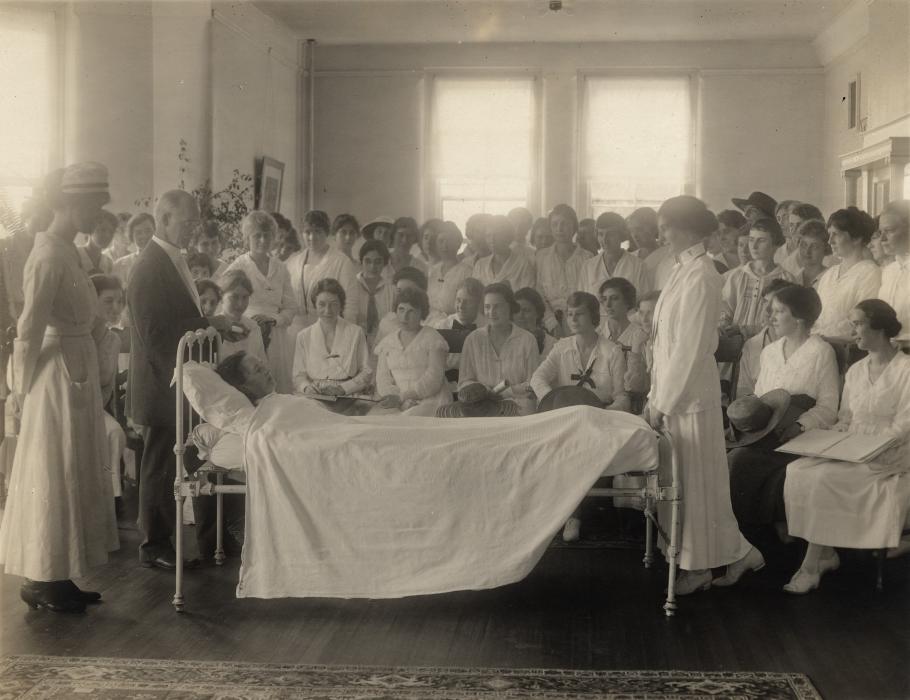 Dr. Houston in a clinic for School for Social Work at the Northampton State Hospital, 1919. Photographer unrecorded. Digitial Image #3754. College Archives, Smith College, Northampton, MA.