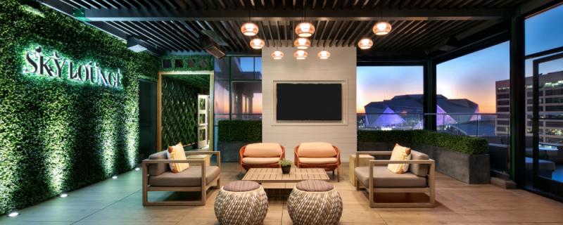 A photo of the Skylounge at the Glenn Hotel at dusk. 