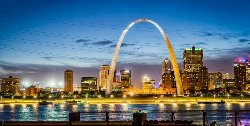 Photo of St Louis arches at night. 